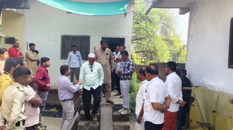 नपा ने प्रारंभ की शासकीय नाले से अतिक्रमण हटाने की कार्यवाही