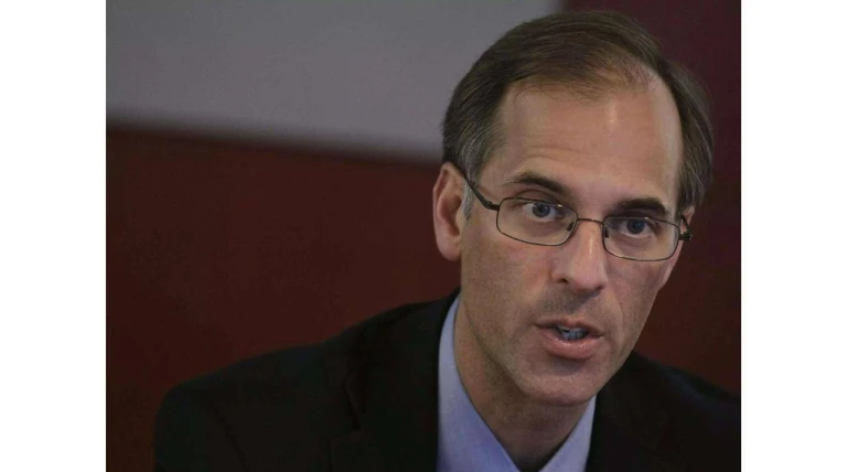 Moody’s Mark Zandi: Strict immigration policies won’t mean more jobs for US workers