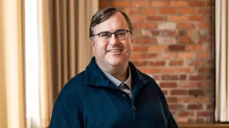 Reid Hoffman's LinkedIn rule: Dinner at home with family, then open the laptop again