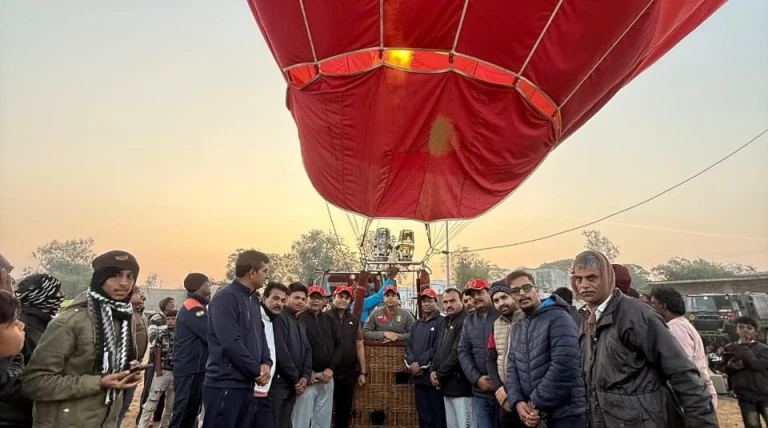 भारतीय सेना का हॉट एयर बैलून आष्टा से महू के लिए रवाना