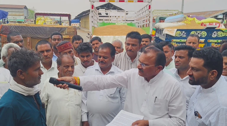 किसानों के साथ खुला धोखा कर रही है भाजपा सरकार  धर्मेंद्र सिंह चौहान