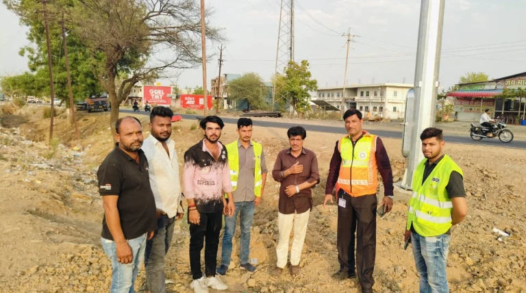 श्रद्धालुओं की सुरक्षा हेतु रोशनी का नया संकल्प : कुर्बेश्वर धाम मार्ग पर हाई मास्क लाइट स्थापित