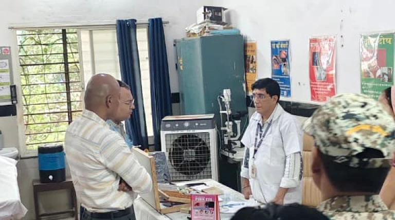 आष्टा सिविल अस्पताल पहुंचे कलेक्टर बालागुरु, स्वास्थ्य व्यवस्थाओं का लिया जायजा